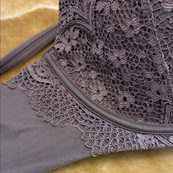 Victoria’s Secret Body by Victoria lined Demi-Bust/Demi-Bust Double Bra 38DD - Picture 6 of 8